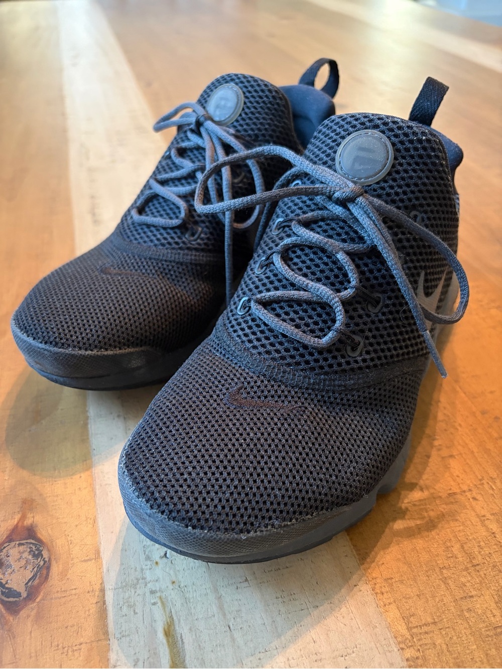 NIKE Presto Fly, Men’s 6, Ladies 7.5